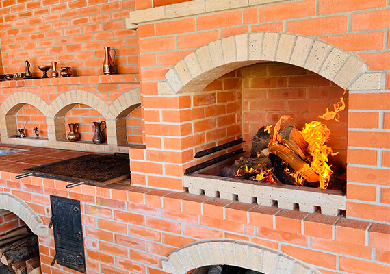 TinyHouse-Doi-Frati-Dragus-foisor-gratar